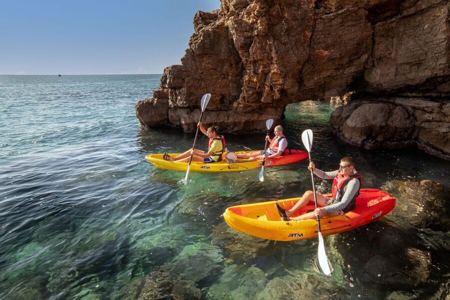 Sea kayak tour: Sète, the French pearl of the Mediterranean - Sea caves, wildlife, and the option to swim