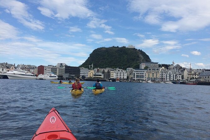 Sea Kayaking In Ålesund - Single or double kayak?