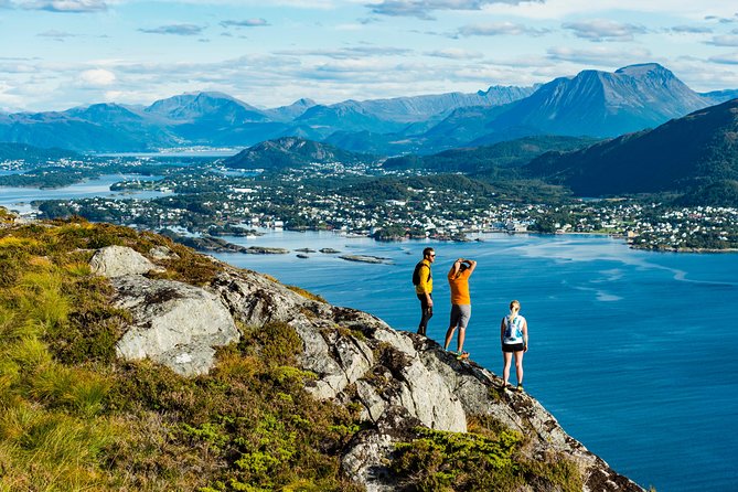 Seakayak And Hike in Ålesund - Paddling through Brosundet at the start