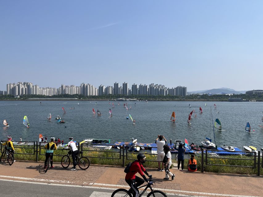 Seoul: Stand Up Paddle Board (SUP) & Kayak in Han River - Ninety minutes of paddling beside Seoul