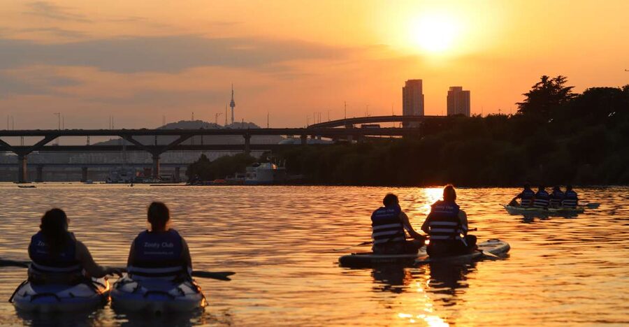 Seoul: Stand Up Paddle Board (SUP) & Kayak in Han River - Weather, comfort, and who should book
