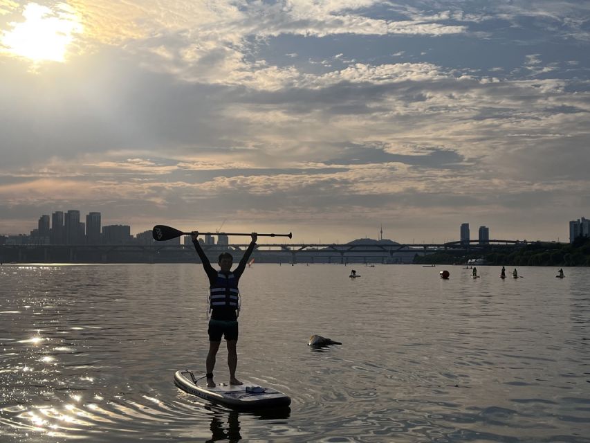 Seoul: Stand Up Paddle Board (SUP) & Kayak in Han River - Arriving at Zooty and getting ready