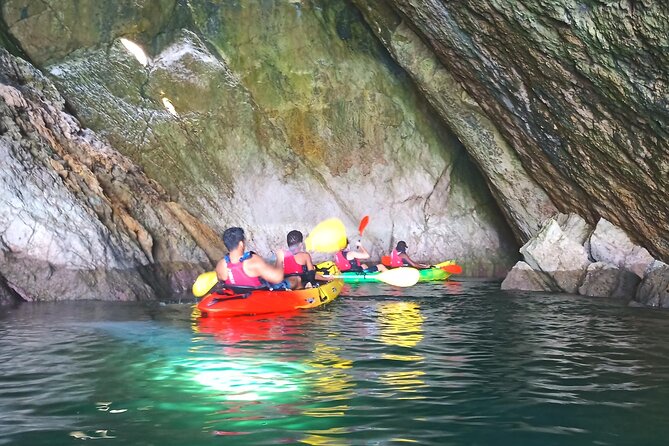 Sesimbra Discovery by Kayak - Cliffs, caves, and the water-level view