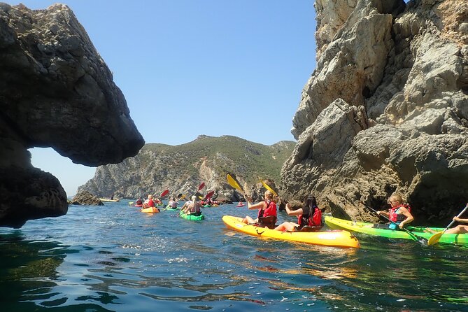 Sesimbra Discovery by Kayak - Ribeiro do Cavalo Beach: the well-timed break