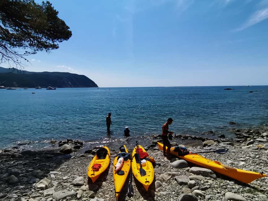 Sestri Levante: Kayak Excursion in the Biodiversity of the Bay of Gold - Key points at a glance