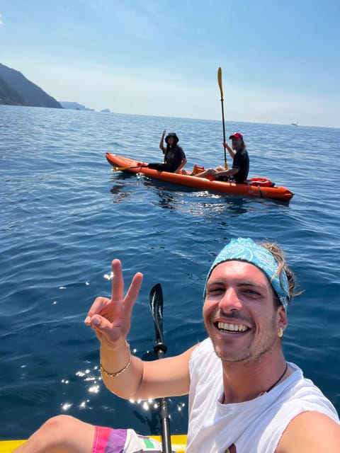 SHARK CAVE KAYAK TOUR - Swimming and snorkeling at a sea-access beach