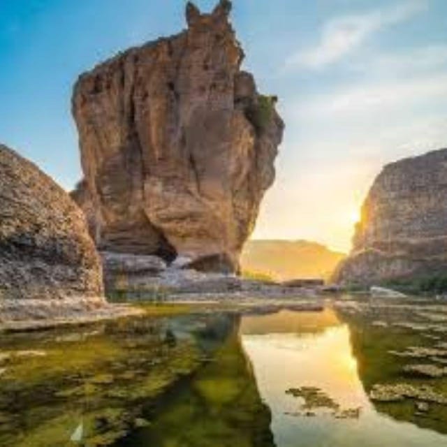 Shoshone Falls: Guided Kayak Tour - Walking around Pillar Falls