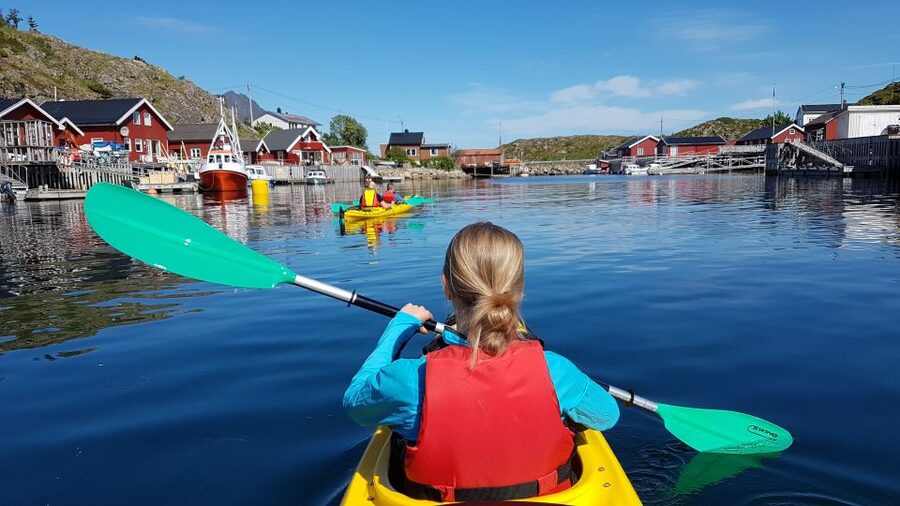 Skrova Island : 3hours Guided Kayak Tour - Who should book this Skrova tour