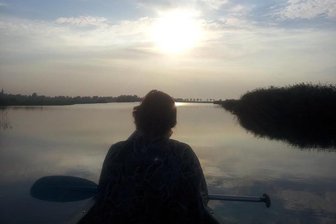 Small-Group Guided Sunset Canoe Tour in Waterland with Dinner - The island picnic by the lake