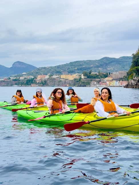 Sorrento: Guided Kayak Tour + Free 1h Paddleboarding - A calm start for first-time kayakers