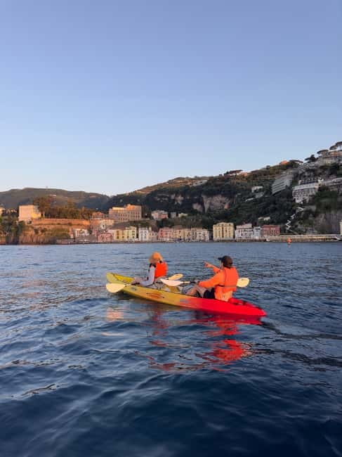 Sorrento: kayak small group tour to Bagni Regina Giovanna - The first 10 minutes: safety and paddling basics