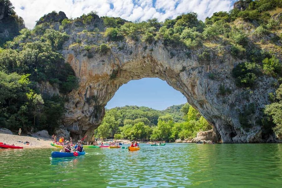 Sporty descent of the Ardèche Gorges by canoe/kayak: 6 hours - approx. 32 km - Key points to know before you paddle