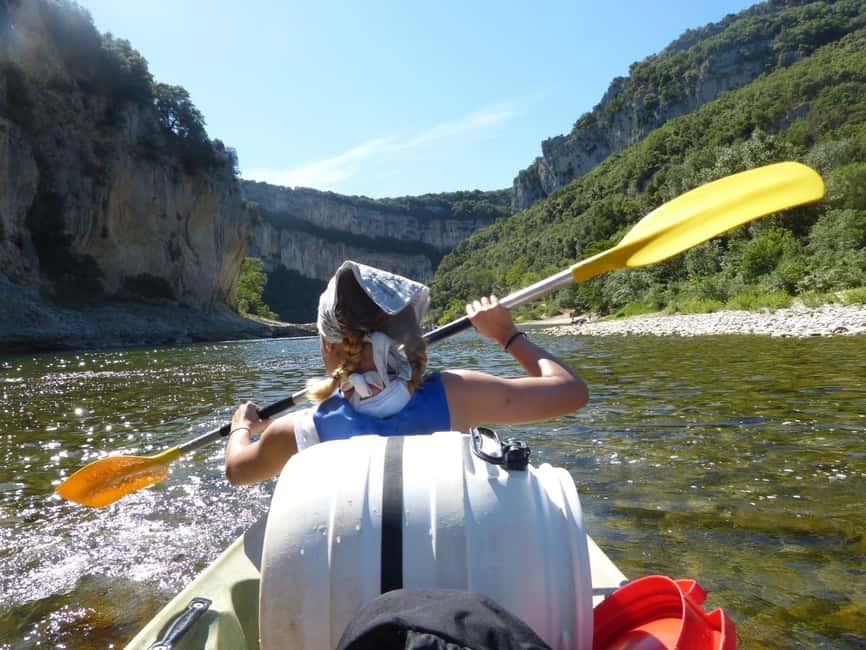 Sporty descent of the Ardèche Gorges by canoe/kayak: 6 hours - approx. 32 km - A serious paddle through the Ardèche Gorges