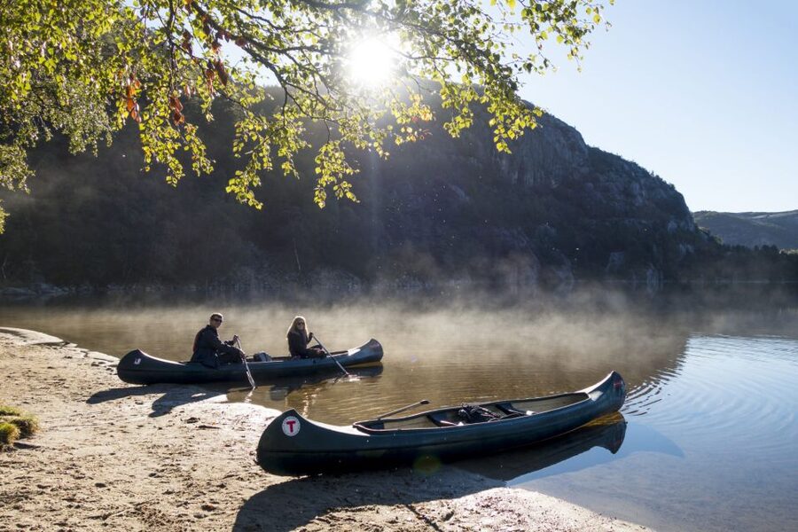 Stavanger: Preikestolen Hidden Trail Hike + Canoe + Lunch - The old trail and its rough sections