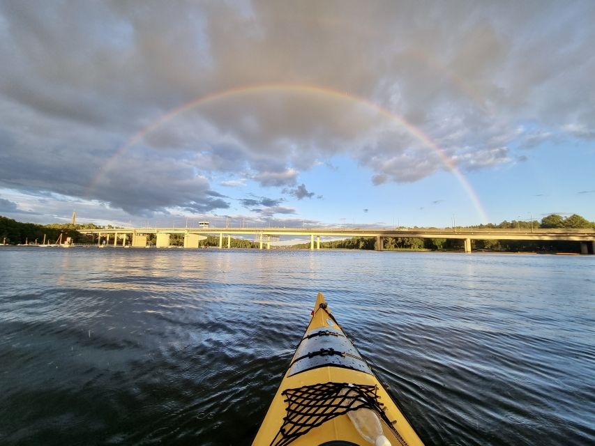 Stockholm: Guided Kayak Tour to Drottningholm Royal Palace - An island lunch with time to slow down