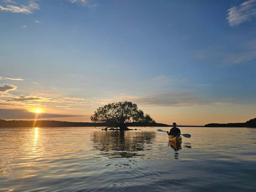 Stockholm: Sunset Kayak Tour on Lake Mälaren with Tea & Cake - Catching the last light on the water