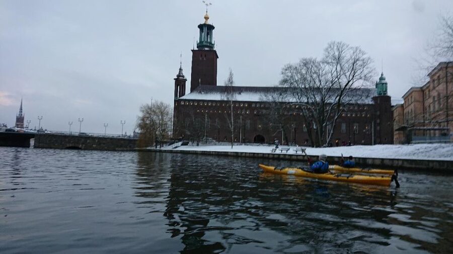 Stockholm: Winter City Kayaking Tour - Lunch, Fika, and Hot Drinks