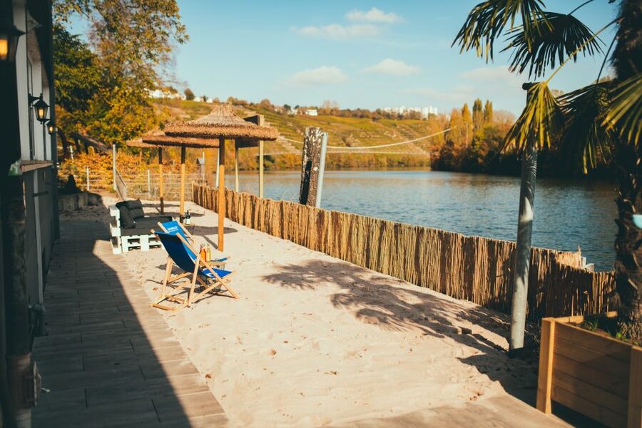 Stuttgart: Stand Up Paddling Rental - The water-level view of Stuttgart