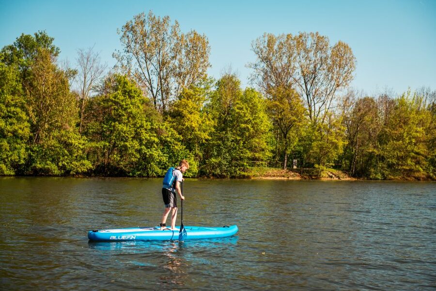 Stuttgart: Stand Up Paddling Rental - Reading the route map before setting off