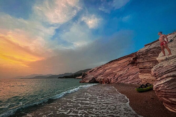 Sunset kayak/Sup tour - Lukova caves and Secret beaches - The first secret beach and two small caves