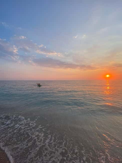 Sunset kayak/Sup tour - Lukova tiny caves and Secret beaches - The first 30-minute paddle along the white-stone coast