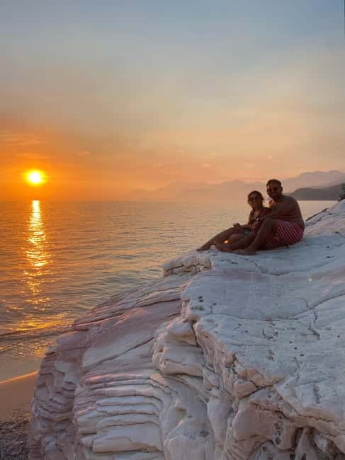 Sunset kayak/Sup tour - Lukova tiny caves and Secret beaches - Who will enjoy this most?