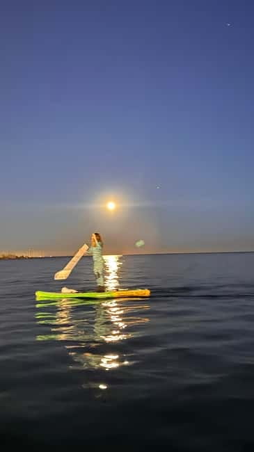 Sunset+paddle surf with music+fotos&videos Barceloneta+snack - Learning the basics before you reach the water
