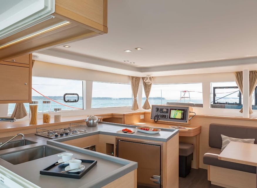 SUP Safari - Catamaran Cruise Dia Island & Gourmet Delights! - A gourmet platter instead of a basic boat lunch
