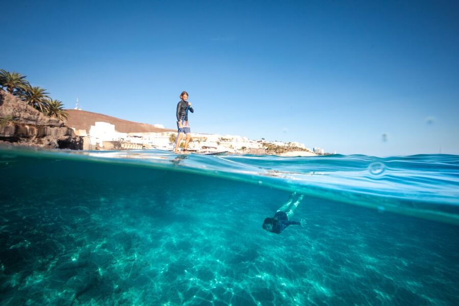 SUP taster course in the picturesque bay of Morro Jable - Meeting at the surf school and preparing your gear