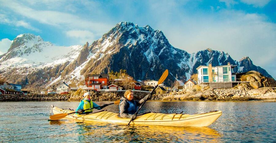 Svolvaer: 2-Hour Winter Kayaking Adventure - The first strokes on calm winter water