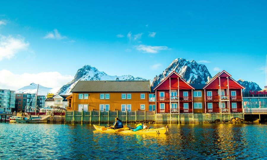 Svolvaer: 2-Hour Winter Kayaking Adventure - Meeting at Svolvær harbor and getting ready