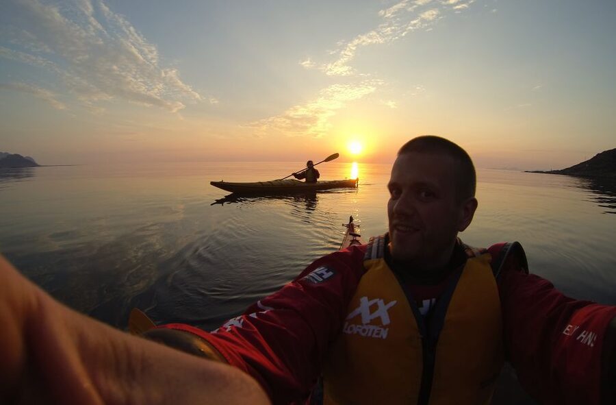 Svolvær: Evening Kayaking Adventure - Paddling Beyond the Harbor