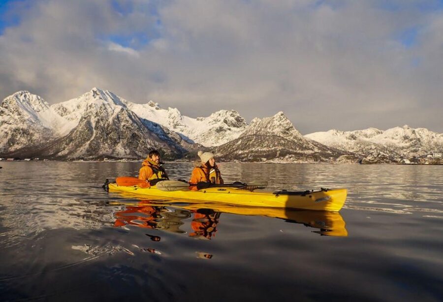 Svolvaer: Sea Kayaking Experience - Lunch on the shore, with food from your own bag