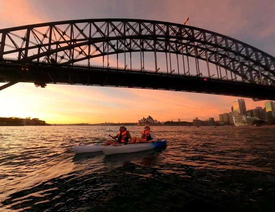 Sydney: Sunset Kayak - Opera & Harbour Bridge Tour (5p. max) - Luna Park from the water