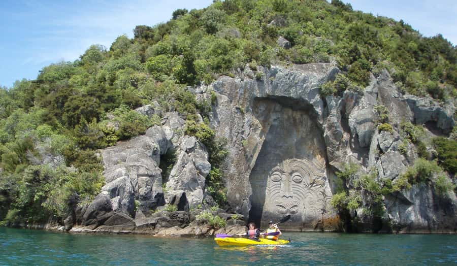 Taupo: Maori Rock Carvings Kayaking Tour - Meeting the group at Canoe & Kayak Taupo