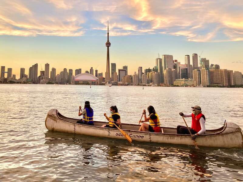Toronto Islands: Sunset Canoe Tour - What the one-hour price really gets you