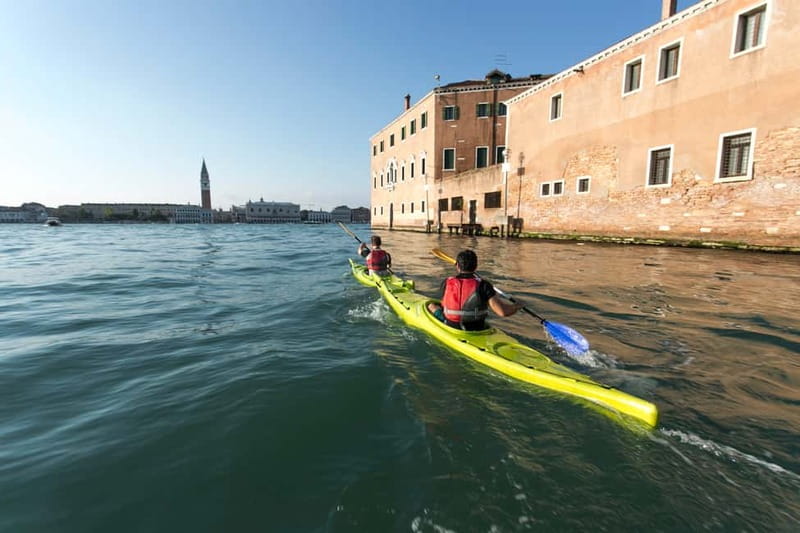 Venice: Guided Canal Kayak Tour at Day, Night, or Sunset - The guides make the difference
