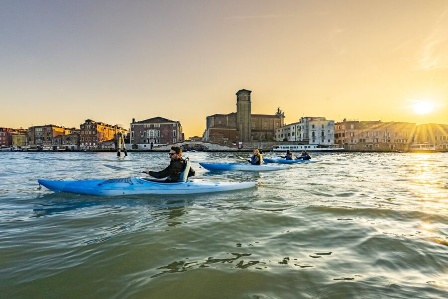 Venice: Sunset Kayak Tour in the Canals - How the small group affects the experience