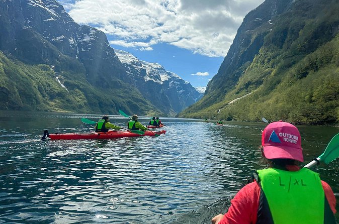 Vossevangen: Nærøyfjord Full-Day Guided Kayaking Trip - The lunch stop beside the fjord